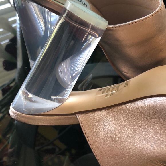 Shoes - Picture 5 of 5